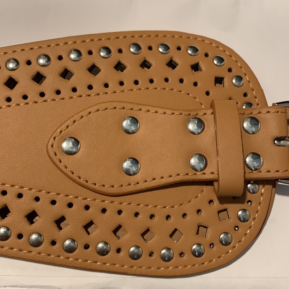 ๐ Studded Waist Belt Light Brown 1 1X 14 16 NWT Torrid New! - Picture 3 of 4